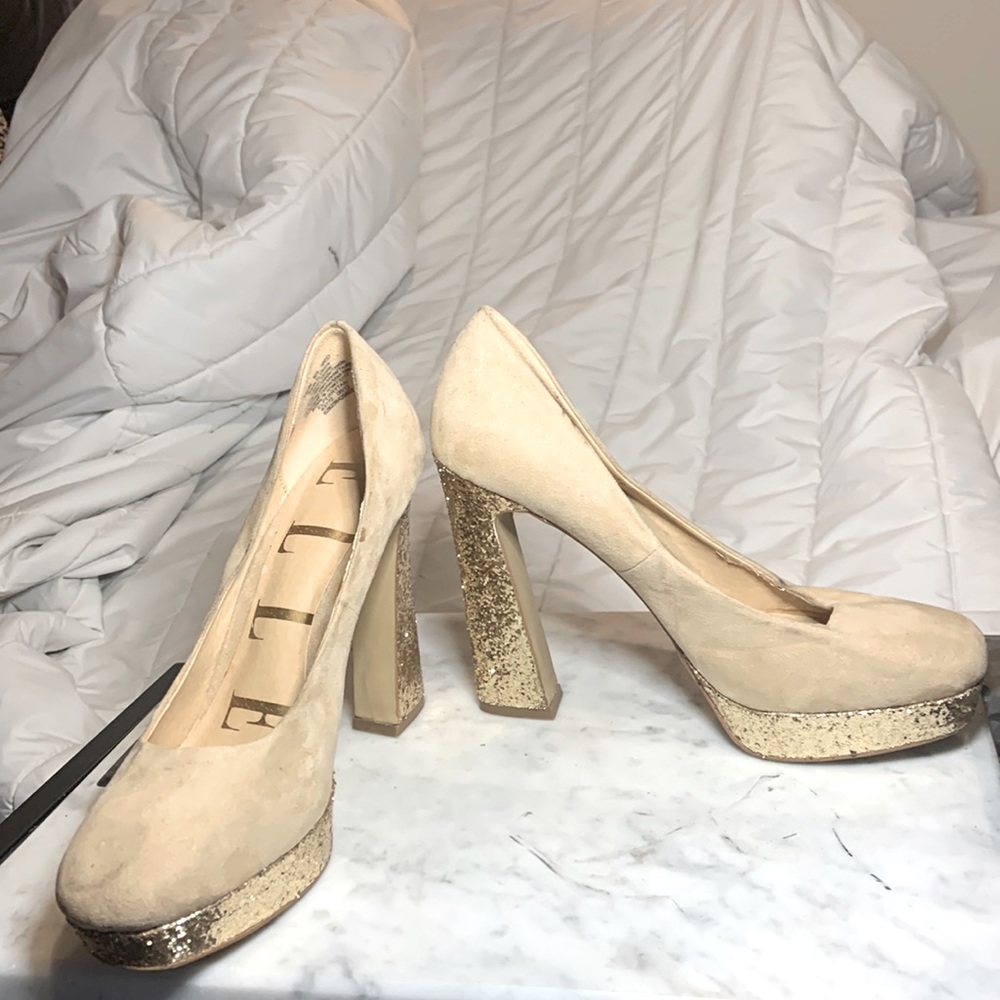 Party shoes! Biege round toe with a sparkly gold heel